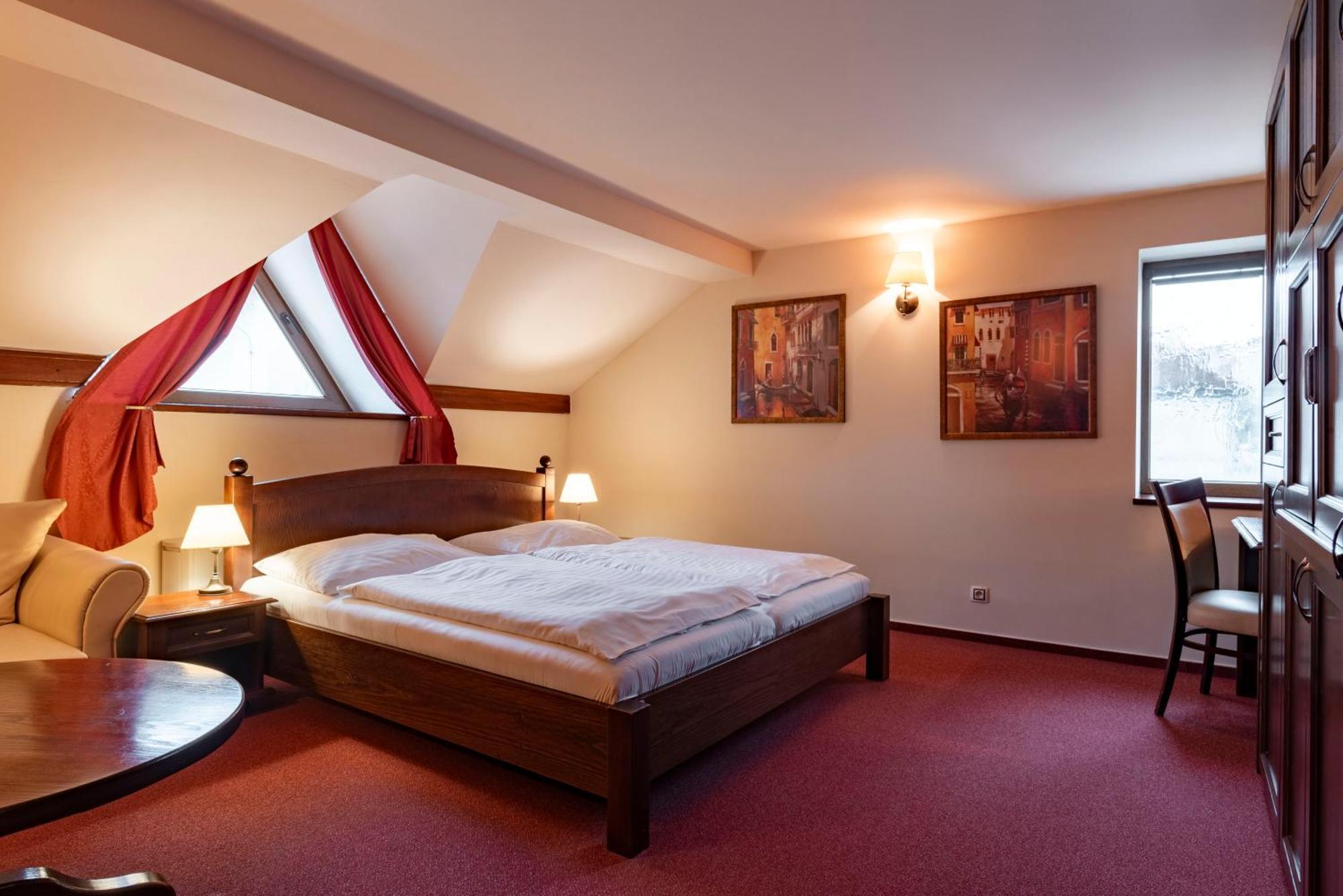 Hotel Green Gondola Plzen Exterior photo